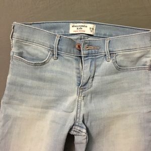Abercrombie kids light wash jeans